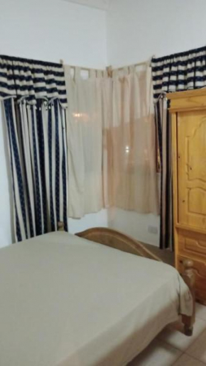 Calle 4 N° 2268 entre 49 y 50 santa teresita